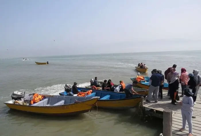 قایق های تفریحی در جزیره آشوراده در مازندران 67567567777
