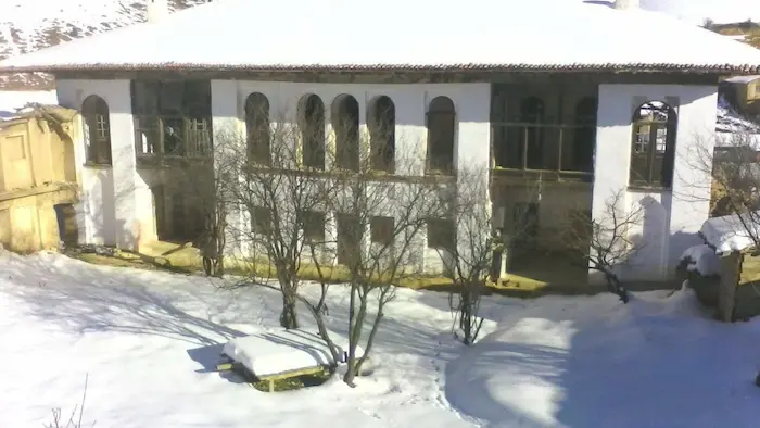 خانه شهریاری بهشهر در یک روز برفی زمستان 76576767677