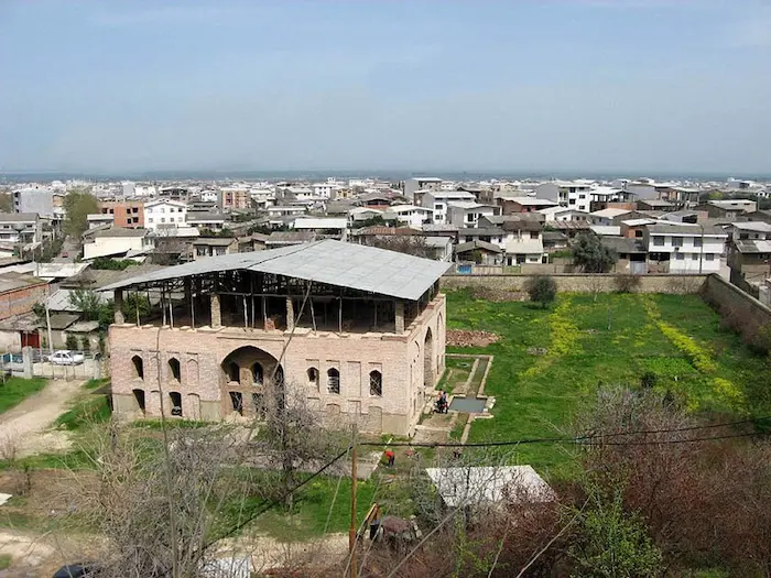 نمای زاویه دور از ساختمان باغ چشمه عمارت بهشهر 15154644
