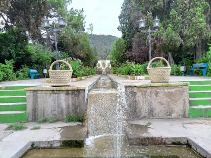 نمایی از آب چشمه سرازیر شده در باغشاه 151648