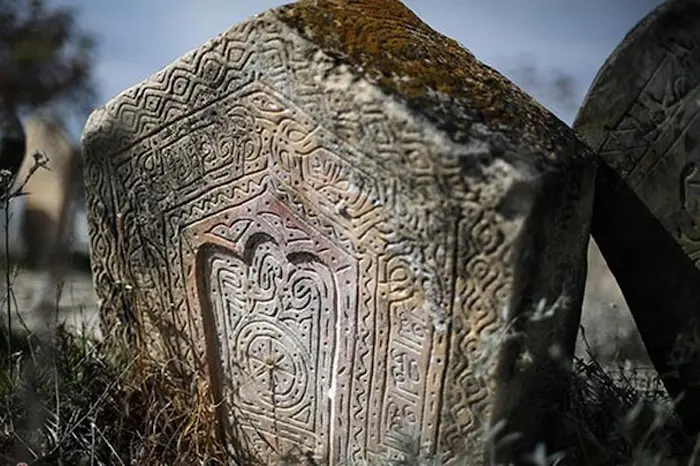 طرح ها و نقوش سنگ قبر گورستان سفیدچاه بهشهر 12346874