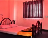 اتاق مستر ویلا باچراغ خواب رنگ صورتی آپارتمان در گلوگاه 464