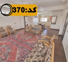 اتاق پذیرایی فرش شده به همراه مبلمان آپارتمان در گلوگاه 594584