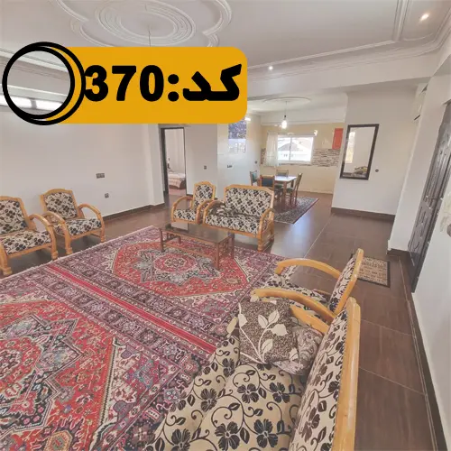 اتاق پذیرایی فرش شده به همراه مبلمان آپارتمان در گلوگاه 594584