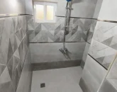 حمام و دوش به همراه دیوار های کاشی کاری شده ویلا در بهشهر 4156