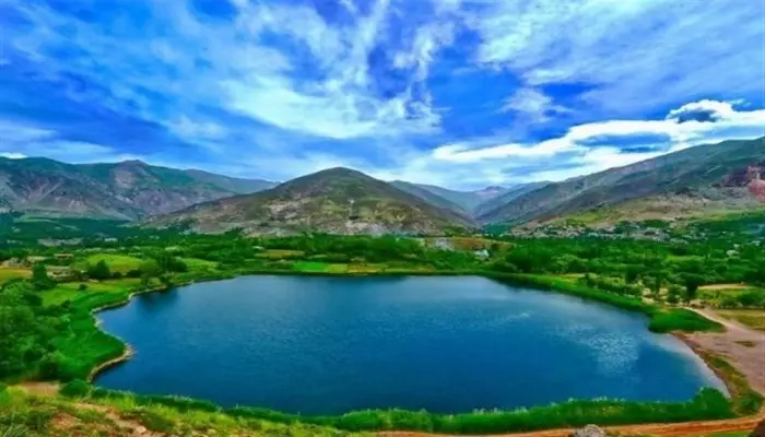 احاطه دریاچه الیمالات مازندران در میان کوه ها 468748