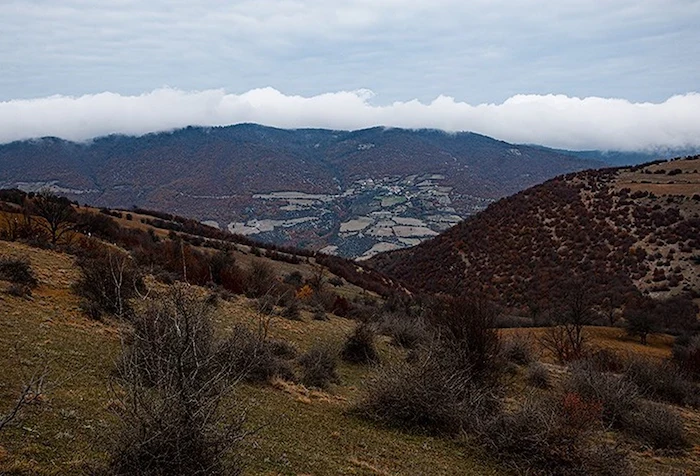 تصویری از ارتفاعات بالای کوه های اطراف روستای ارضت بهشهر 51476874