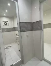 توالت ایرانی و روشویی سرویس بهداشتی آپارتمان در گلوگاه